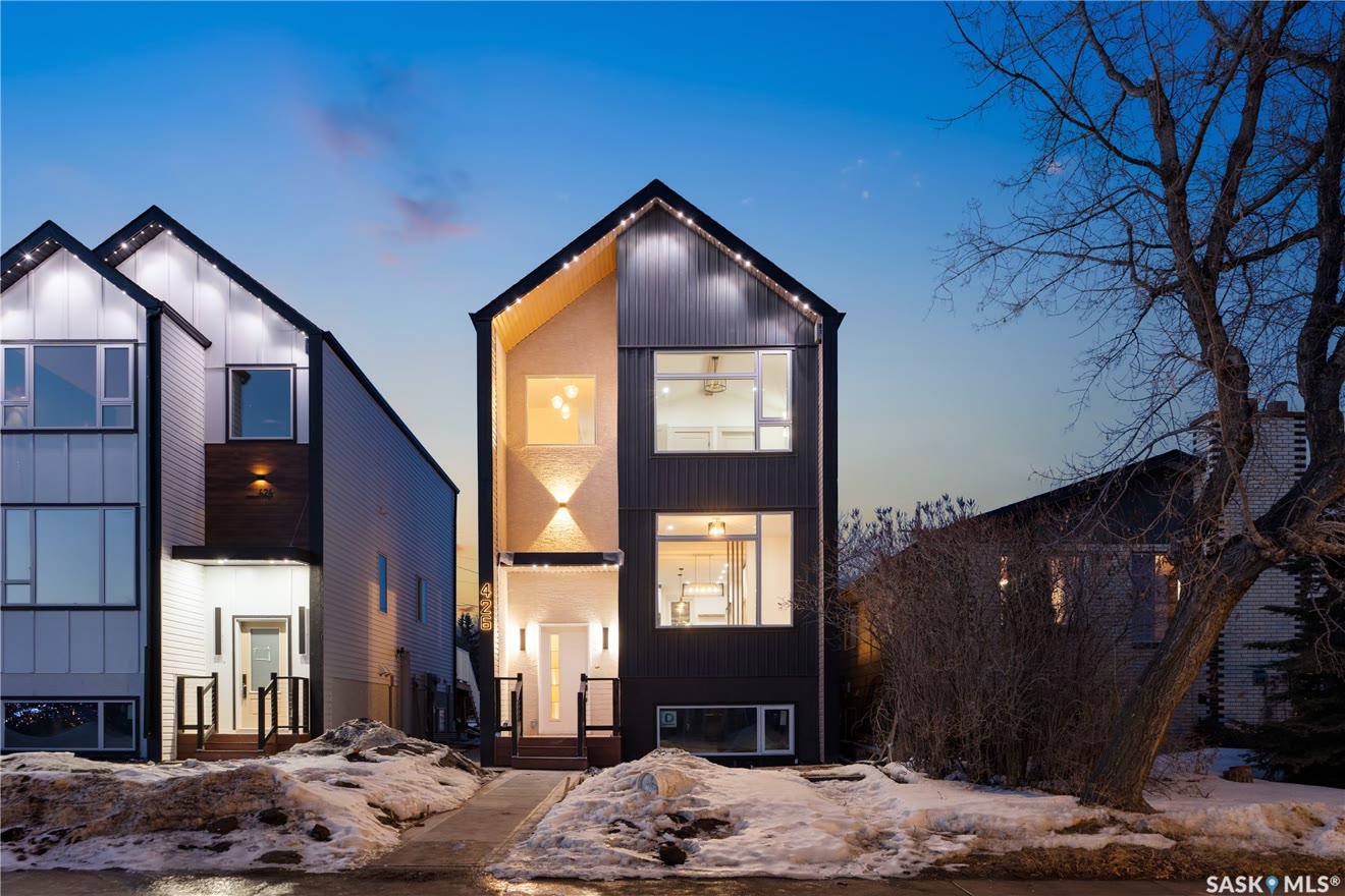 426 Empress Street, Saskatoon at dusk